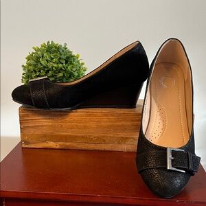 Journee Collection Black Wedge Pumps with Buckle